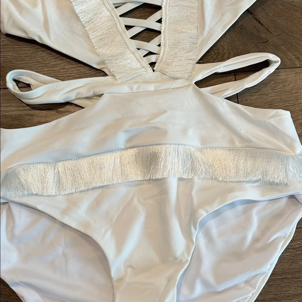 Kendall & Kylie swimsuit with matching skirt coverup - Picture 5 of 11